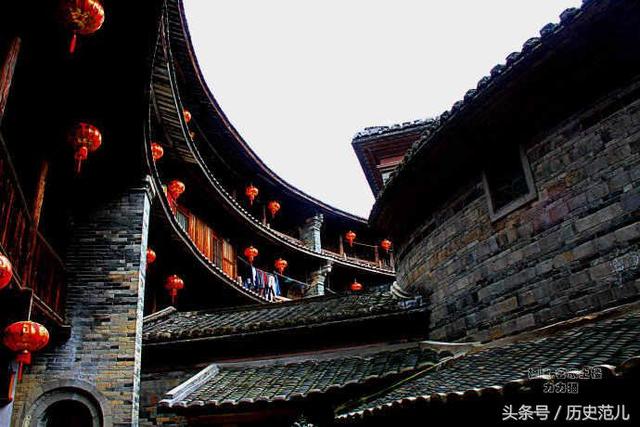 700年的土楼仍住人，探秘中国最安全村落，地震大裂缝竟自动愈合