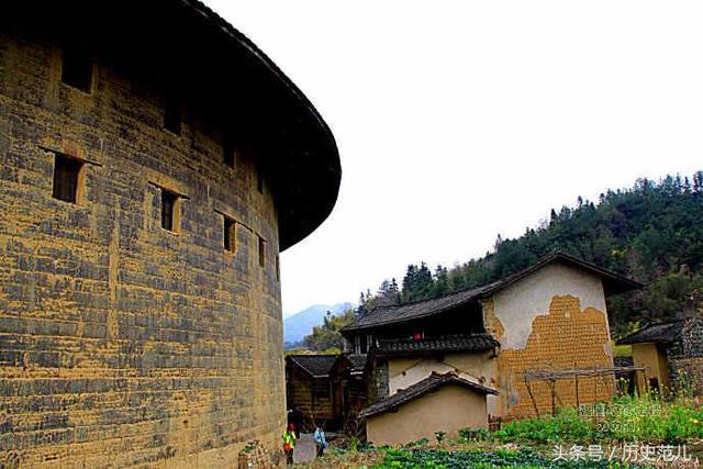 700年的土楼仍住人，探秘中国最安全村落，地震大裂缝竟自动愈合