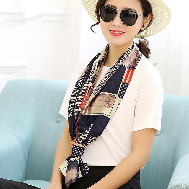 画风的脖子一直系着一条美女?空姐配丝美女头像丝巾图片