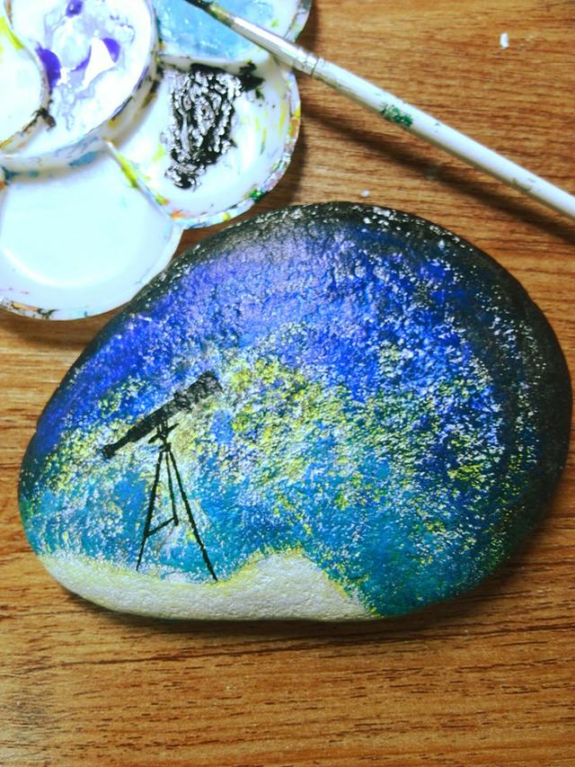 石头画——浪漫、美妙的星空。（原来石头可以这样玩！）