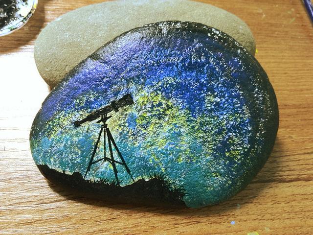石头画——浪漫、美妙的星空。（原来石头可以这样玩！）