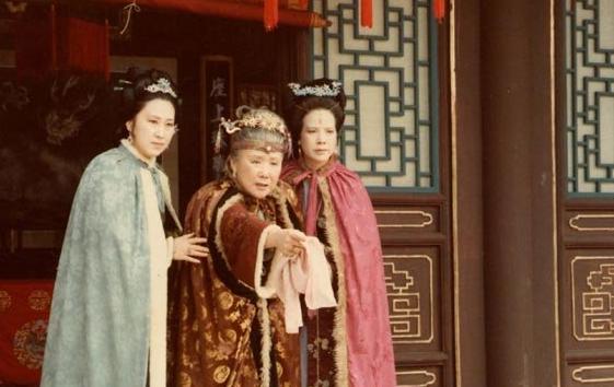 袭人太放肆,贾母气得连王夫人都骂 袭人太放肆,贾母气得连王夫人都骂