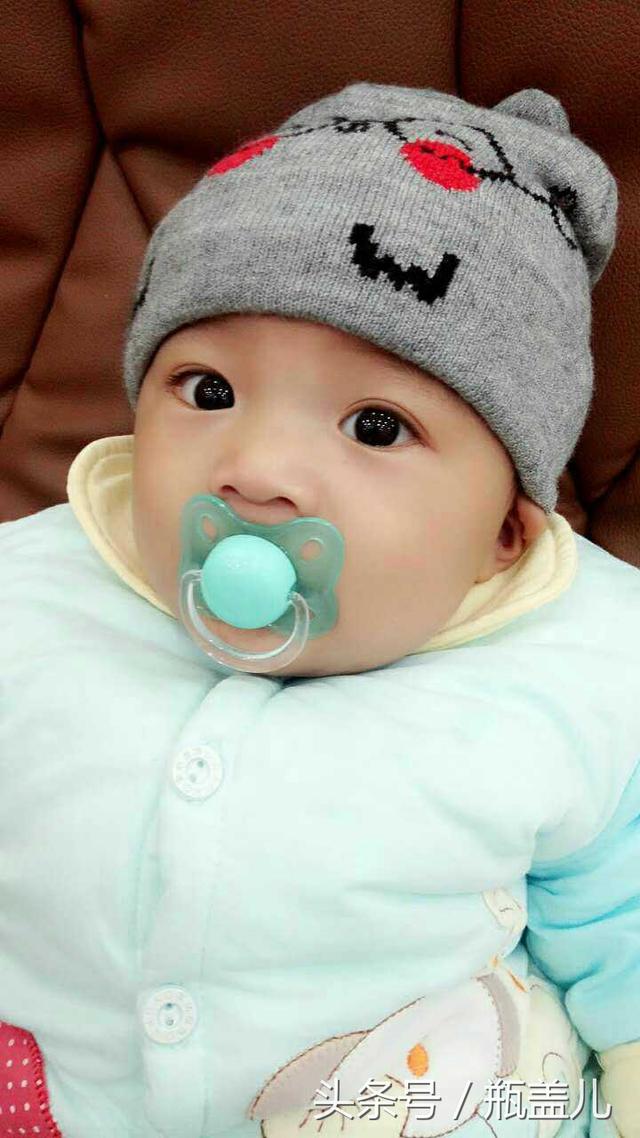 10个月宝宝6颗牙,跟别人比少4颗!宝妈一肚子委