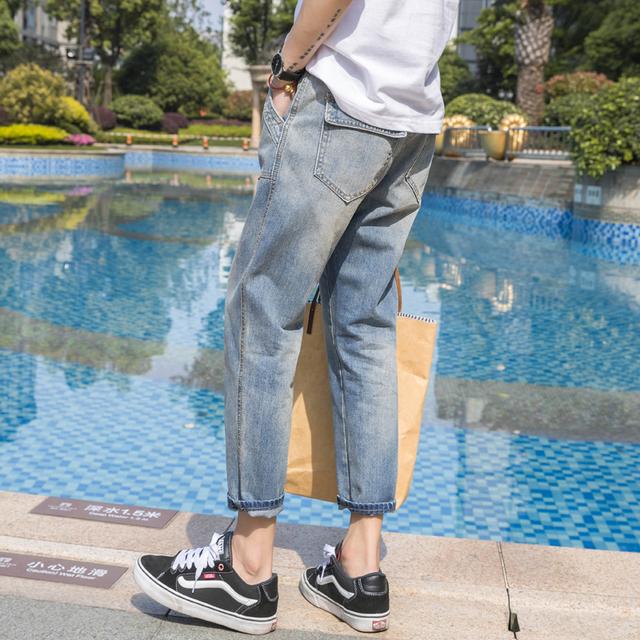  牛仔裤配什么鞋男_牛仔裤配什么鞋男青年穿好看
