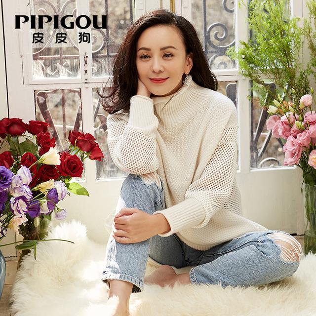 47岁的王琳穿高领毛衣还美的跟少女一样一点看不出像中年人