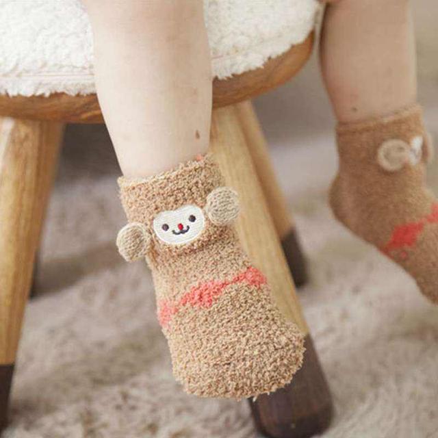 宝宝冬季这样穿袜子,小脚丫再也不怕冻