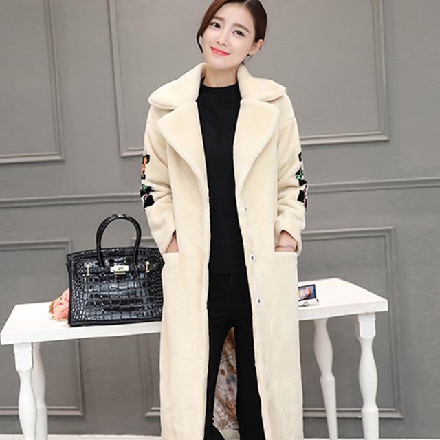 羽绒服跑毛太臃肿!今年就让羊剪绒大衣来拯救