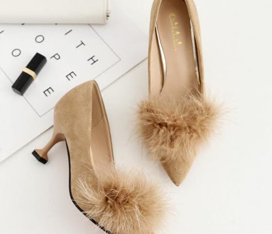 女人为啥穿高跟不穿袜子?我猜,这应该是其中的